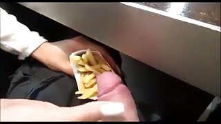 Rødhåret søta gjør meg til en blowjob